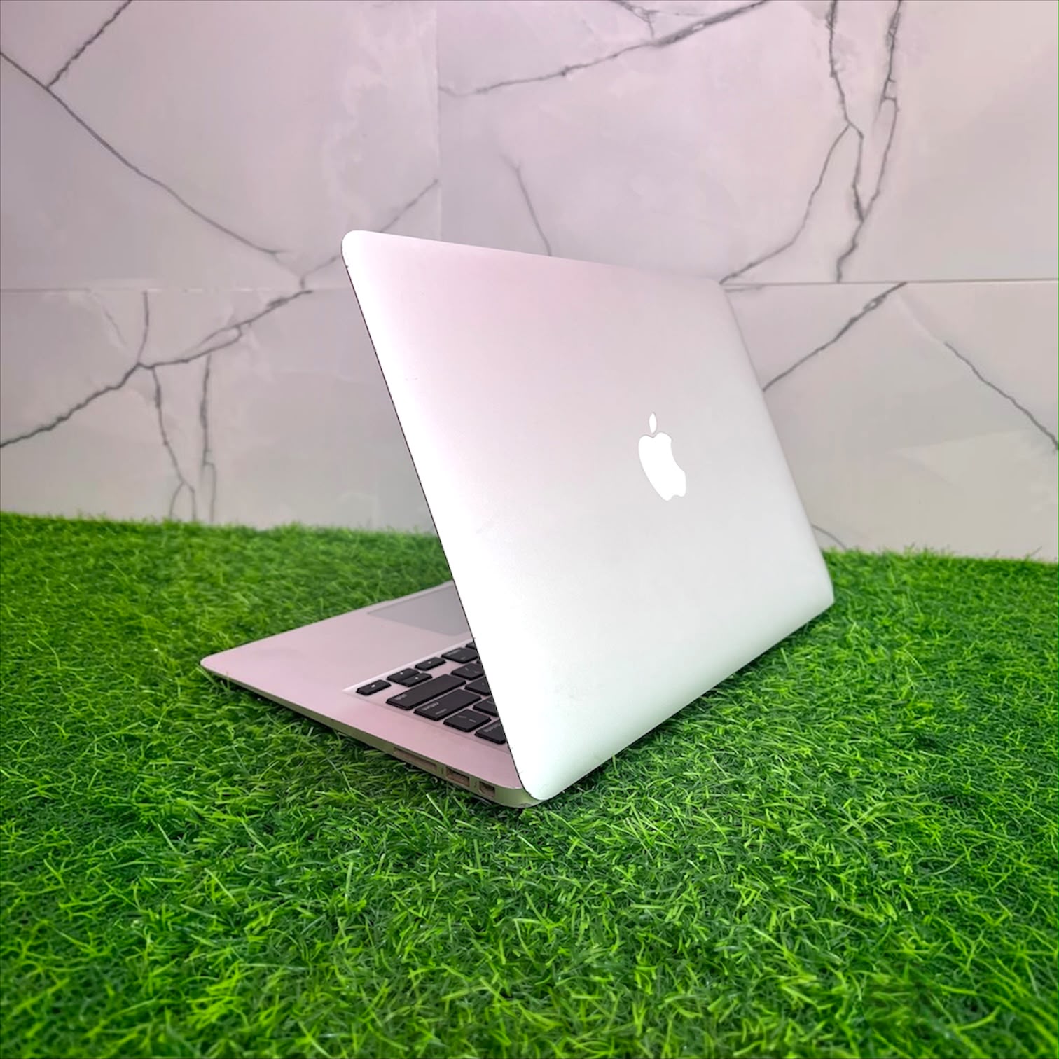 Apple MacBook Air A1466 (2017) - 13.3 inch - i5 - 8GB+128GB | Pre-owned